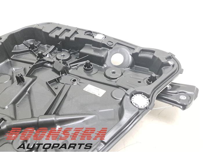 Window mechanism 4-door, front left from a BMW 3 serie (G20) 318i 2.0 TwinPower Turbo 16V 2022