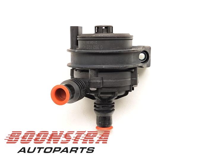 Begagnade Extra vattenpump BMW M8 Gran Coupe (F93) 4.4 Competition V8 32V Twin Turbo Pris € 74,95 Marginaltabell erbjuds av Boonstra Autoparts
