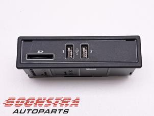 Używane Modul USB Mercedes C (W205) C-350 e 2.0 16V Cena € 29,95 Procedura marży oferowane przez Boonstra Autoparts
