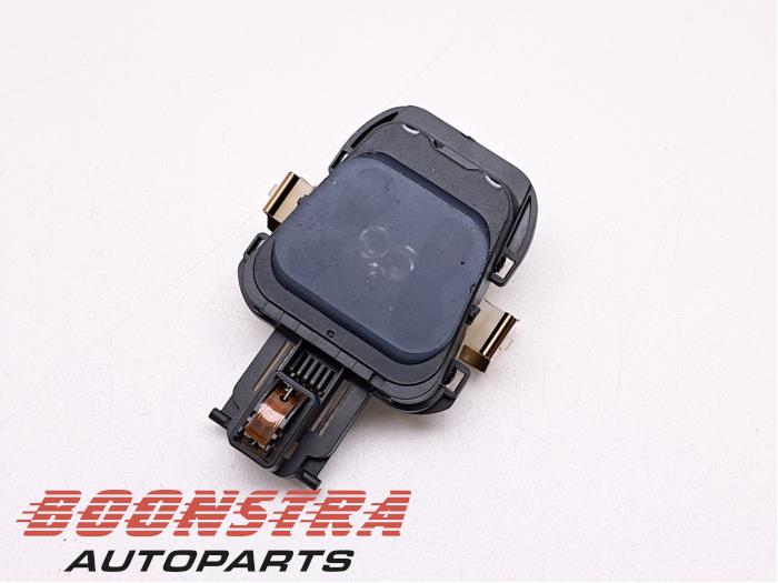 Begagnade Regnsensor Mercedes C (W205) C-350 e 2.0 16V Pris € 24,95 Marginaltabell erbjuds av Boonstra Autoparts