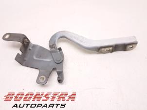Used Bonnet Hinge Renault Clio IV Estate/Grandtour (7R) 1.5 Energy dCi 90 FAP Price € 29,95 Margin scheme offered by Boonstra Autoparts