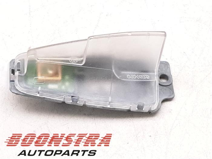 Używane Antena GPS BMW 3 serie (F30) 320d 2.0 16V EfficientDynamicsEdition Cena € 29,95 Procedura marży oferowane przez Boonstra Autoparts