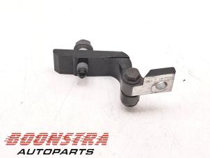 Used Rear door hinge, left BMW 3 serie (F30) 320d 2.0 16V EfficientDynamicsEdition Price € 24,95 Margin scheme offered by Boonstra Autoparts