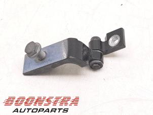 Used Rear door hinge, right BMW 3 serie (F30) 320d 2.0 16V EfficientDynamicsEdition Price € 24,95 Margin scheme offered by Boonstra Autoparts