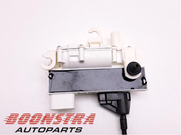 Rear door lock mechanism 4-door, left from a BMW M8 Gran Coupe (G16) M8 Competition 4.4i V8 32V 2021