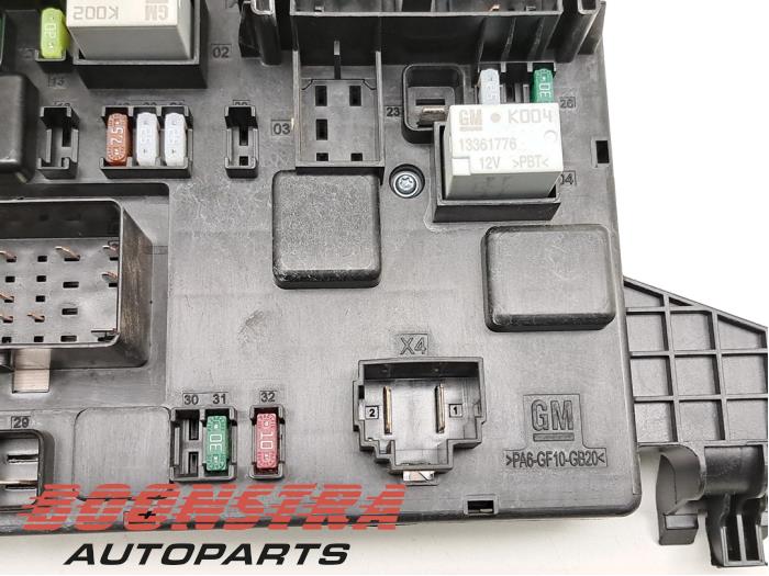 Caja de fusibles de un Opel Zafira Tourer (P12) 1.6 CDTI 16V ecoFLEX 136 2014