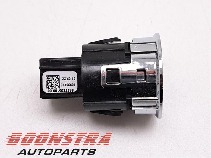 Start/stop switch from a Peugeot 208 II (UB/UH/UP) 1.2 Vti 12V PureTech 100 2022