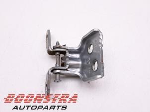 Used Rear door hinge, left Dacia Duster (HS) 1.5 dCi 4x4 Price € 24,95 Margin scheme offered by Boonstra Autoparts
