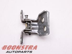 Used Rear door hinge, left Dacia Duster (HS) 1.5 dCi 4x4 Price € 24,95 Margin scheme offered by Boonstra Autoparts