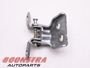 Used Rear door hinge, right Dacia Duster (HS) 1.5 dCi 4x4 Price € 24,95 Margin scheme offered by Boonstra Autoparts