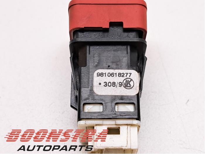 Tailgate switch from a Peugeot 5008 II (M4/MC/MJ/MR) 1.2 12V e-THP PureTech 130 2020