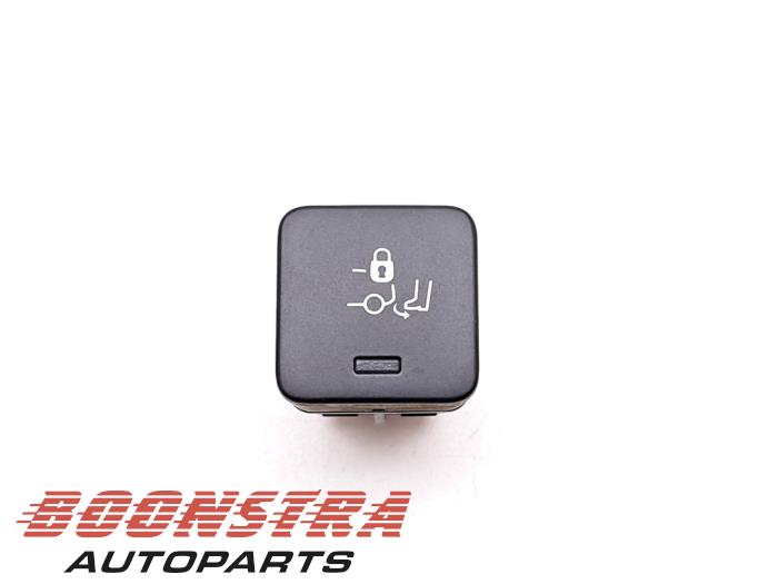 Używane Przelacznik Peugeot 5008 II (M4/MC/MJ/MR) 1.2 12V e-THP PureTech 130 Cena € 24,95 Procedura marży oferowane przez Boonstra Autoparts