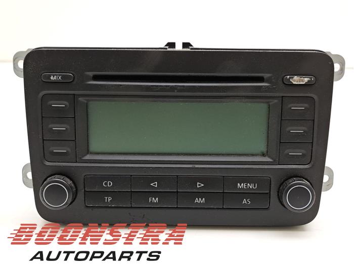 Używane Odtwarzacz CD Volkswagen Golf Cena € 24,95 Procedura marży oferowane przez Boonstra Autoparts