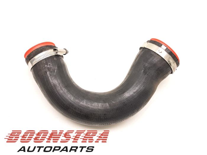 Gebrauchte Intercooler Schlauch Volkswagen Caddy III (2KA,2KH,2CA,2CH) 1.6 TDI 16V Preis € 30,19 Mit Mehrwertsteuer angeboten von Boonstra Autoparts
