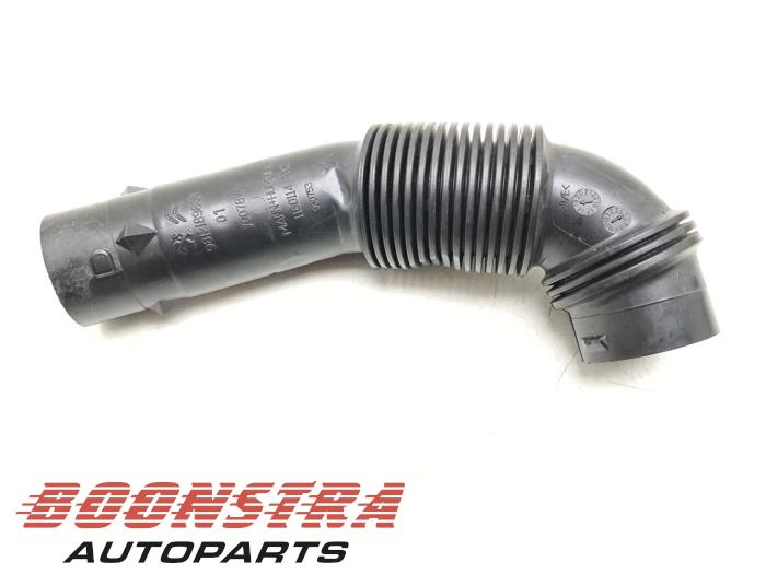 Begagnade Luftintagsslang Peugeot 2008 (CU) 1.2 12V e-THP PureTech 110 Pris € 39,95 Marginaltabell erbjuds av Boonstra Autoparts