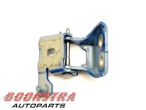 Used Front door hinge, left Peugeot 308 (4A/C) 1.6 VTI 16V Price € 24,95 Margin scheme offered by Boonstra Autoparts