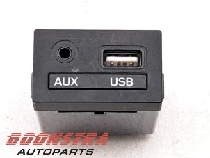 Usados Conexión AUX-USB Hyundai i10 (B5) 1.0 12V Precio € 45,95 Norma de margen ofrecido por Boonstra Autoparts