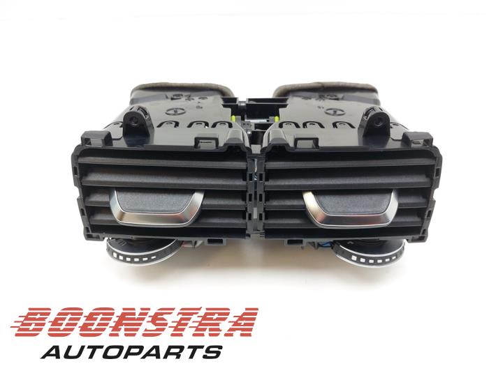 Begagnade Luftraster bak BMW M8 Gran Coupe (F93) 4.4 Competition V8 32V Twin Turbo Pris € 60,95 Marginaltabell erbjuds av Boonstra Autoparts