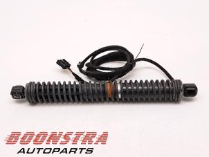 Used Rear gas strut, left BMW 7 serie (F01/02/03/04) 730d 24V Price € 84,95 Margin scheme offered by Boonstra Autoparts