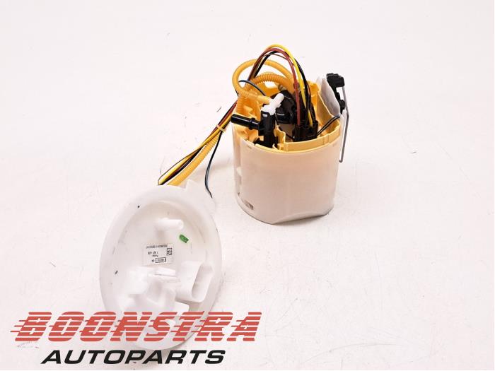 Electric fuel pump from a BMW X3 (G01) xDrive 30e 2.0 TwinPower Turbo 16V 2021