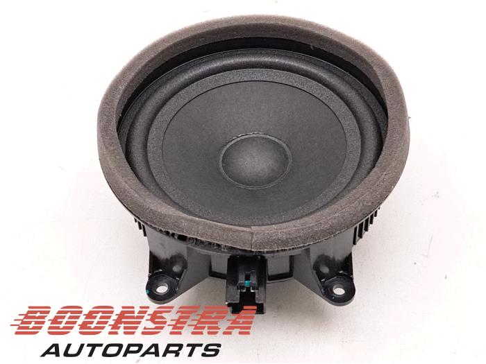 Używane Glosnik Lynk &amp; Co 01 1.5 PHEV Cena € 24,95 Procedura marży oferowane przez Boonstra Autoparts