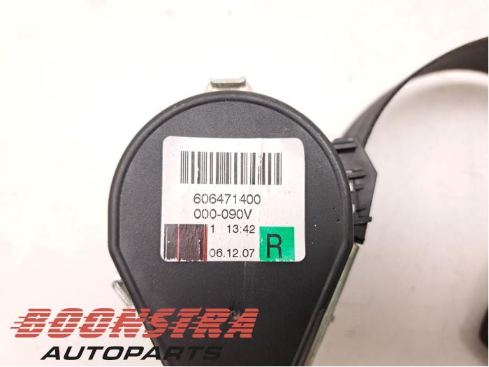 Cinturón de seguridad derecha detrás de un Volkswagen Golf V (1K1) 2.0 GTI 16V FSI Turbo 2008