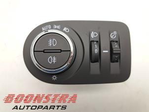 Usagé Commutateur lumière Opel Astra K Sports Tourer 1.2 Turbo 12V Prix € 19,95 Règlement à la marge proposé par Boonstra Autoparts