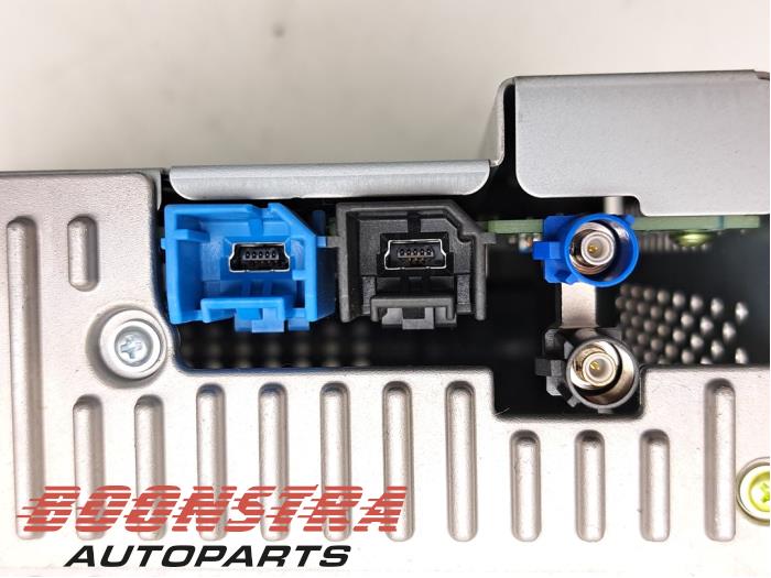 Radio module from a Opel Astra K Sports Tourer 1.2 Turbo 12V 2019
