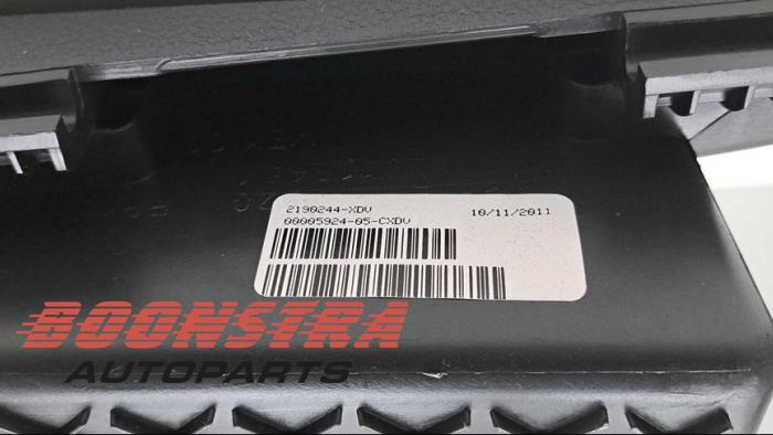 Glovebox from a Dodge Ram 1500 Crew Cab (DS/DJ/D2) 5.7 V8 Hemi 2500 4x4 2013
