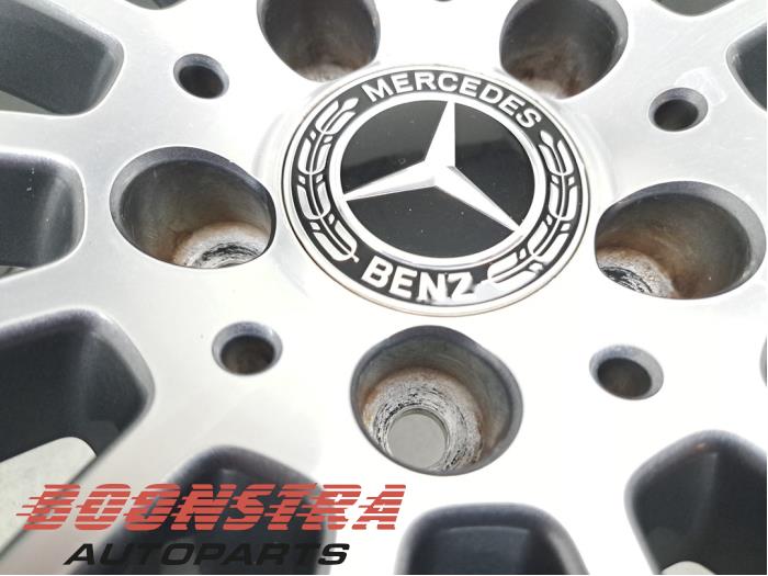 Obrecz + Opona z Mercedes-Benz A (177.0) 1.3 A-200 Turbo 16V 2019