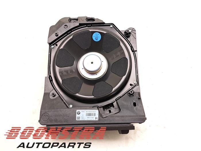 Speaker from a BMW 2 serie (F22) 218i 1.5 TwinPower Turbo 12V 2015