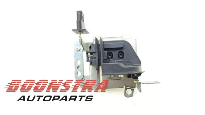 Parcel shelf cover bracket