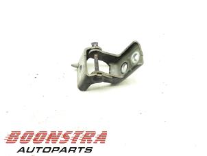 Used Front door hinge, left Peugeot 308 (L3/L8/LB/LH/LP) 1.6 BlueHDi 100 Price € 24,95 Margin scheme offered by Boonstra Autoparts