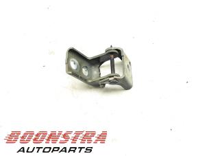 Used Front door hinge, left Peugeot 308 (L3/L8/LB/LH/LP) 1.6 BlueHDi 100 Price € 24,95 Margin scheme offered by Boonstra Autoparts