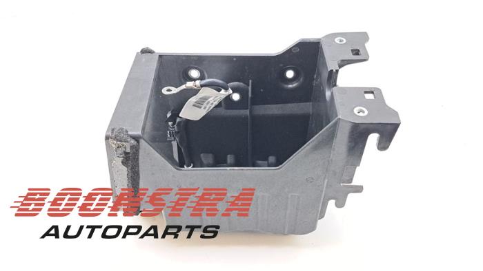 Begagnade Batterilåda Volvo V90 Cross Country (PZ) 2.0 T5 16V AWD Pris € 49,95 Marginaltabell erbjuds av Boonstra Autoparts
