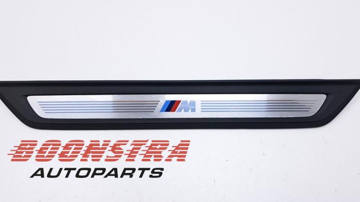 Decorative strip from a BMW 5 serie Touring (G31) 530e xDrive 2.0 Turbo 16V 2021