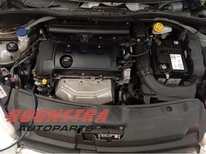 Engine from a Peugeot 208 I (CA/CC/CK/CL) 1.6 Vti 16V 2014