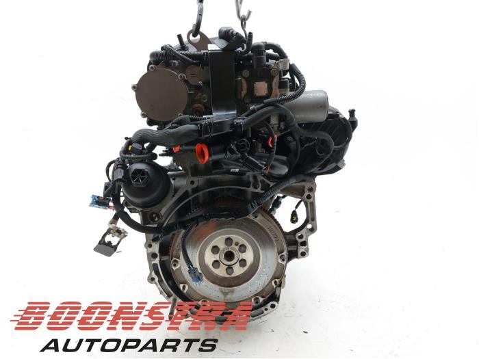 Engine from a Peugeot 208 I (CA/CC/CK/CL) 1.6 Vti 16V 2014