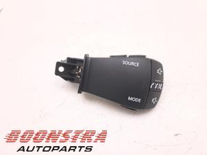 Used Steering wheel mounted radio control Dacia Sandero III 1.0 TCe 90 12V Price € 24,95 Margin scheme offered by Boonstra Autoparts