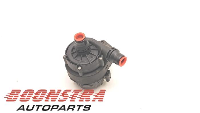 Additional water pump from a BMW X3 (G01) xDrive 20i 2.0 TwinPower Turbo 16V 2019