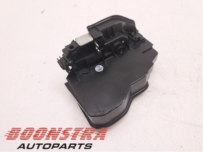 Window mechanism 2-door, front right from a BMW 5 serie (F10) 530i 24V 2012