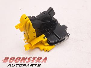 Used Front door lock mechanism 4-door, right Kia Cee'd Sportswagon (JDC5) 1.0i T-GDi 12V 120 Price € 37,95 Margin scheme offered by Boonstra Autoparts