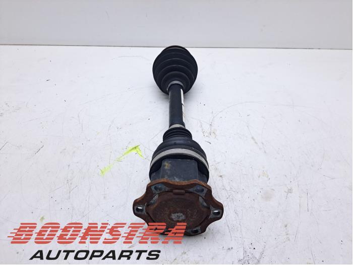 Front drive shaft, right from a Audi A4 Avant (B9) 2.0 TDI 16V 2015