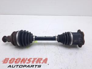 Used Front drive shaft, right Audi A4 Avant (B9) 2.0 TDI 16V Price € 74,95 Margin scheme offered by Boonstra Autoparts