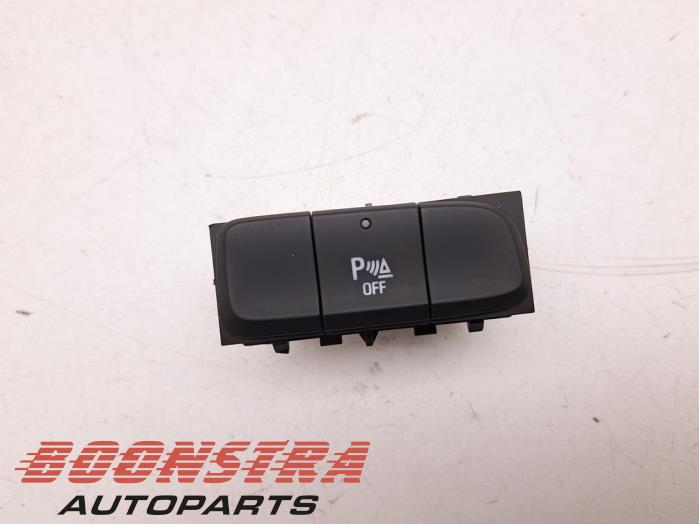 Używane Przelacznik Opel Corsa F (UB/UH/UP) 1.2 Turbo 12V 100 Cena € 24,95 Procedura marży oferowane przez Boonstra Autoparts