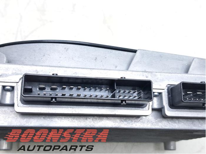 Amplificateur radio d'un Lamborghini Urus 4.0 V8 Biturbo 2022