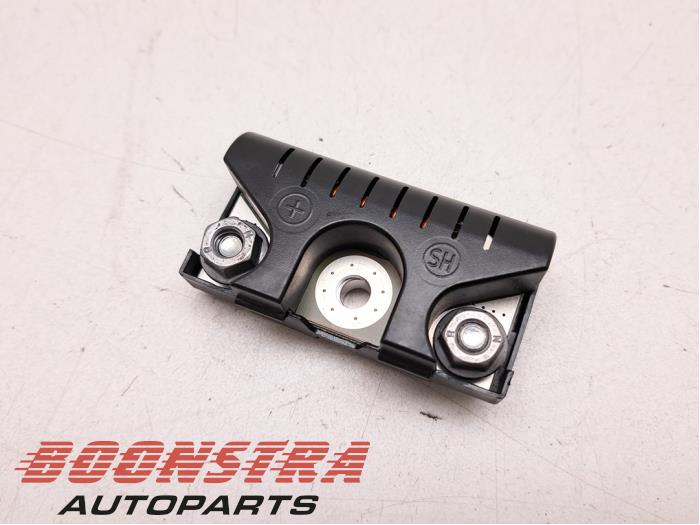Używane Antena Lamborghini Urus 4.0 V8 Cena € 24,95 Procedura marży oferowane przez Boonstra Autoparts