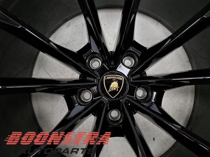 Sportfelgen Set van een Lamborghini Urus 4.0 V8 Biturbo 2022