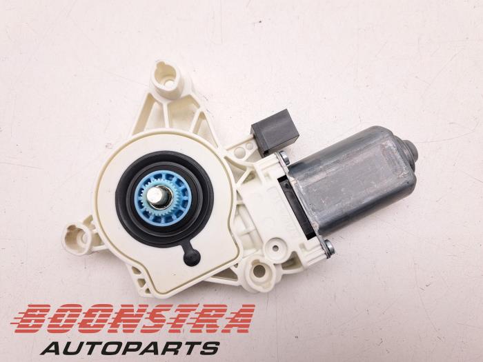 Usados Motor de ventanilla de puerta Lamborghini Urus 4.0 V8 Precio € 24,95 Norma de margen ofrecido por Boonstra Autoparts