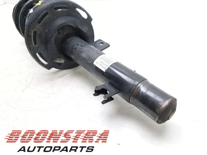 Front shock absorber rod, right from a Citroën C4 Cactus (0B/0P) 1.2 PureTech 82 12V 2017
